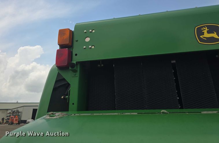 image for item EF3518 2014 John Deere 569 Premium round baler