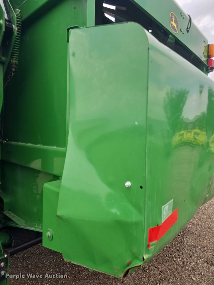 image for item EF3518 2014 John Deere 569 Premium round baler