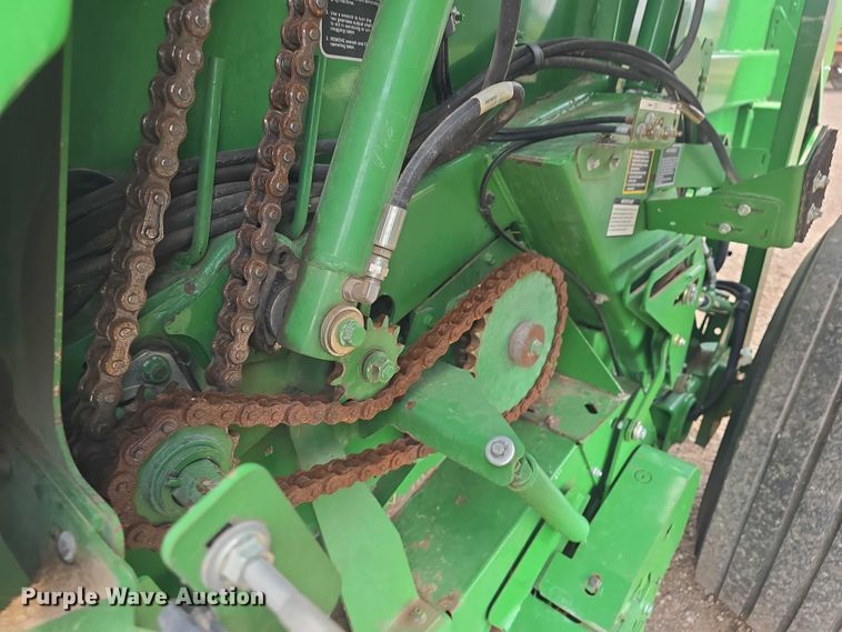 image for item EF3518 2014 John Deere 569 Premium round baler