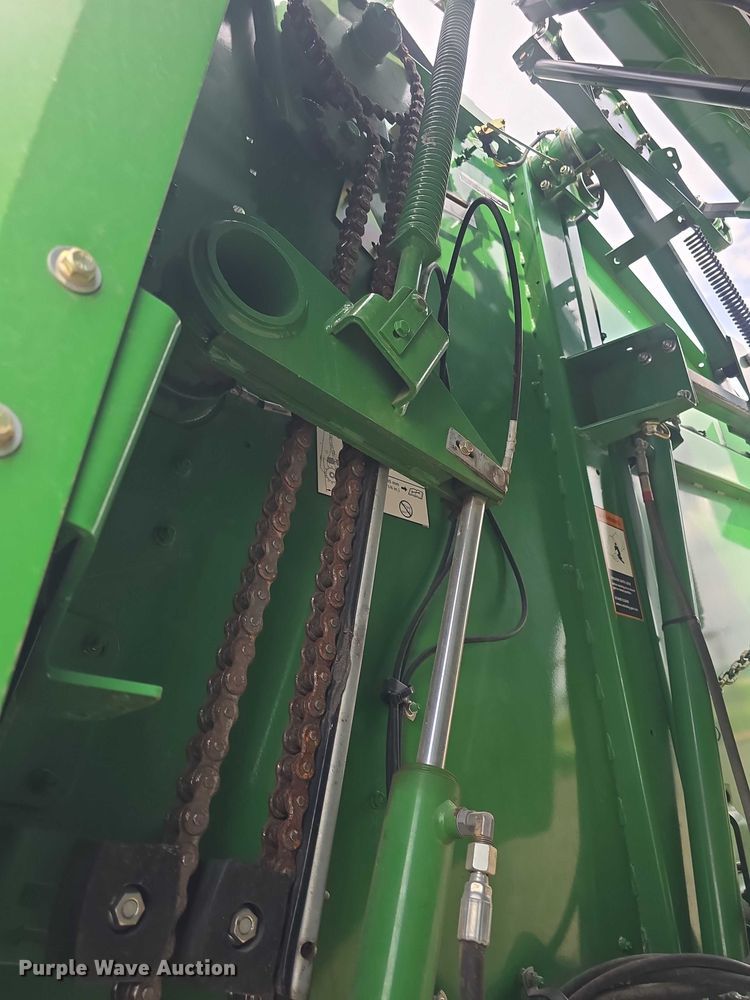 image for item EF3518 2014 John Deere 569 Premium round baler