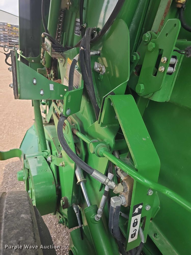 image for item EF3518 2014 John Deere 569 Premium round baler