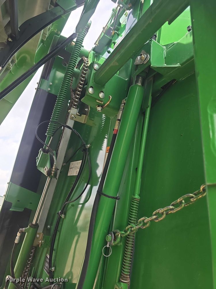 image for item EF3518 2014 John Deere 569 Premium round baler