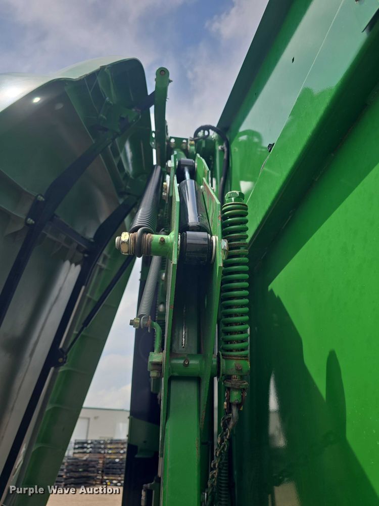 image for item EF3518 2014 John Deere 569 Premium round baler