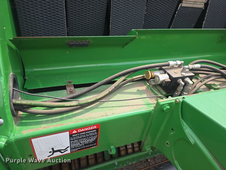 image for item EF3518 2014 John Deere 569 Premium round baler