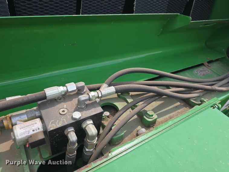 image for item EF3518 2014 John Deere 569 Premium round baler