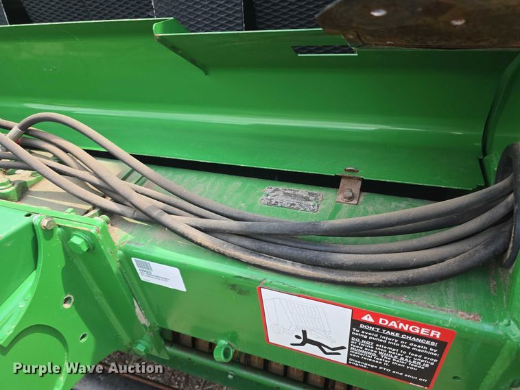 image for item EF3518 2014 John Deere 569 Premium round baler