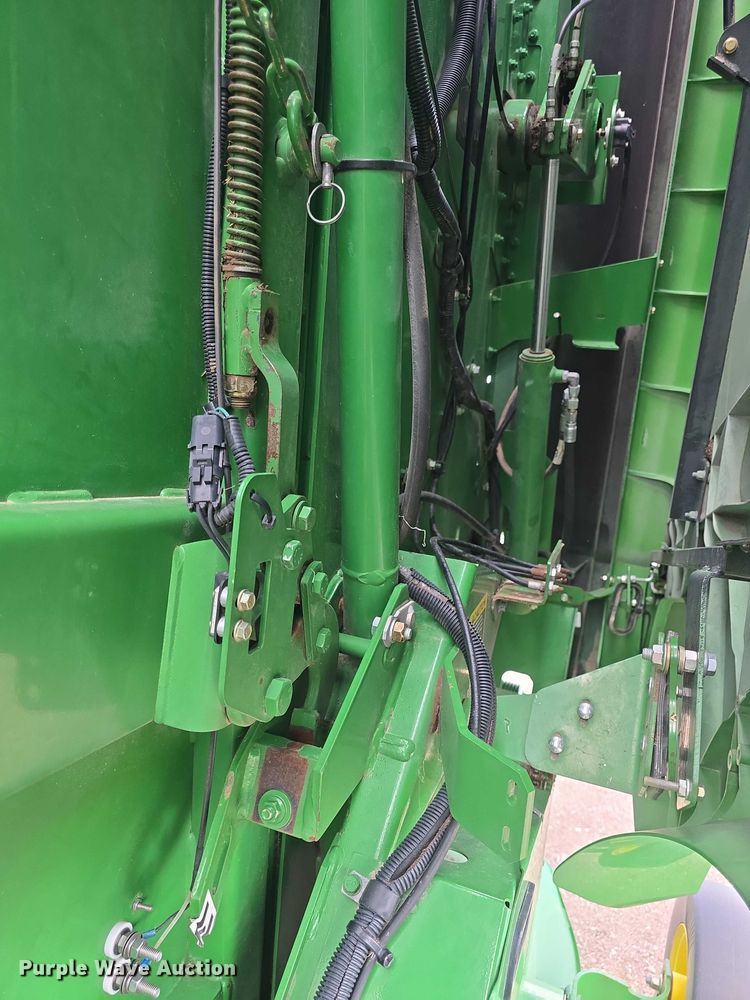 image for item EF3518 2014 John Deere 569 Premium round baler