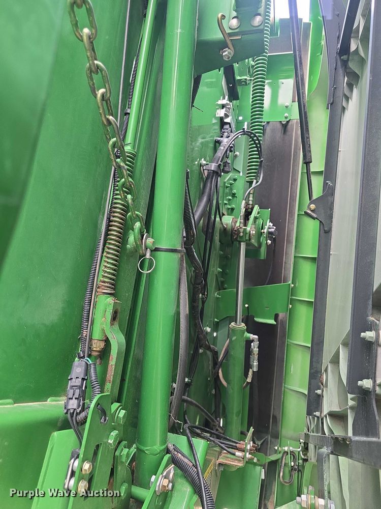 image for item EF3518 2014 John Deere 569 Premium round baler