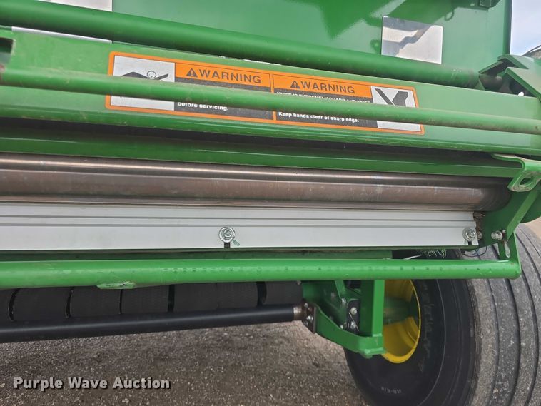 image for item EF3518 2014 John Deere 569 Premium round baler