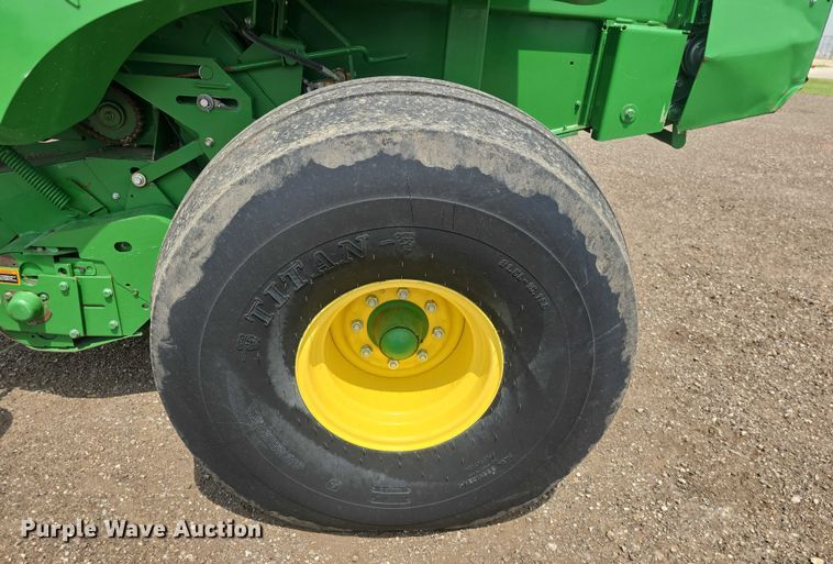 image for item EF3518 2014 John Deere 569 Premium round baler