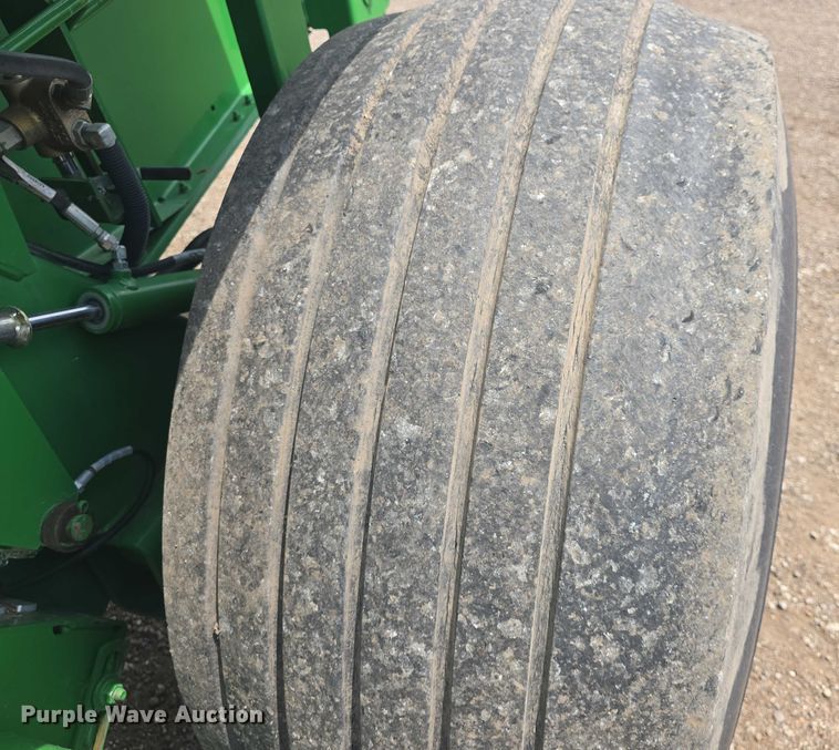 image for item EF3518 2014 John Deere 569 Premium round baler