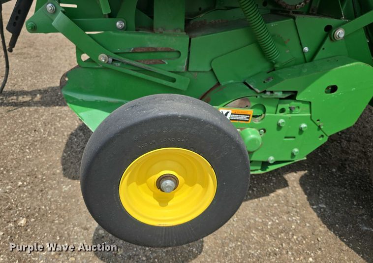 image for item EF3518 2014 John Deere 569 Premium round baler