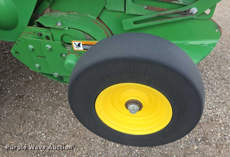 image for item EF3518 2014 John Deere 569 Premium round baler
