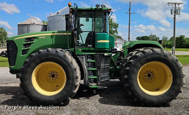image for item EJ0030 2003 John Deere 9430 4WD tractor