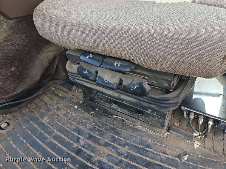 image for item EJ0030 2003 John Deere 9430 4WD tractor