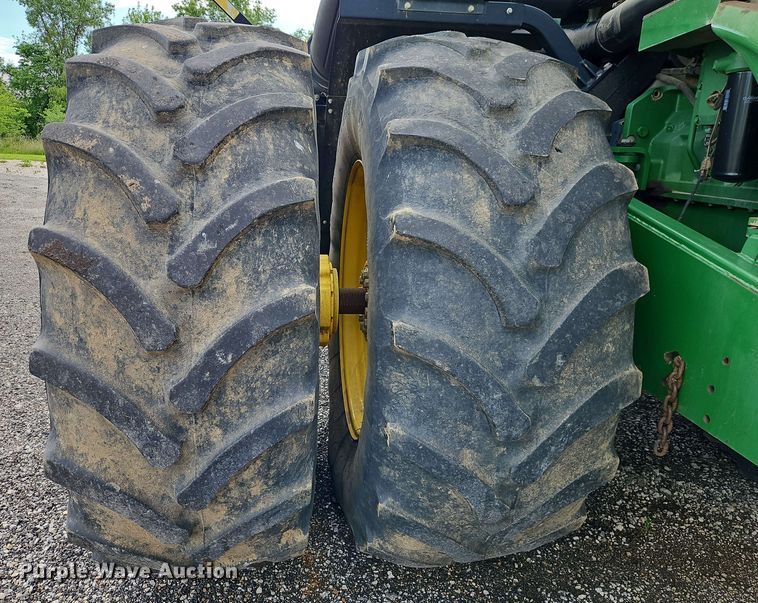 image for item EJ0030 2003 John Deere 9430 4WD tractor