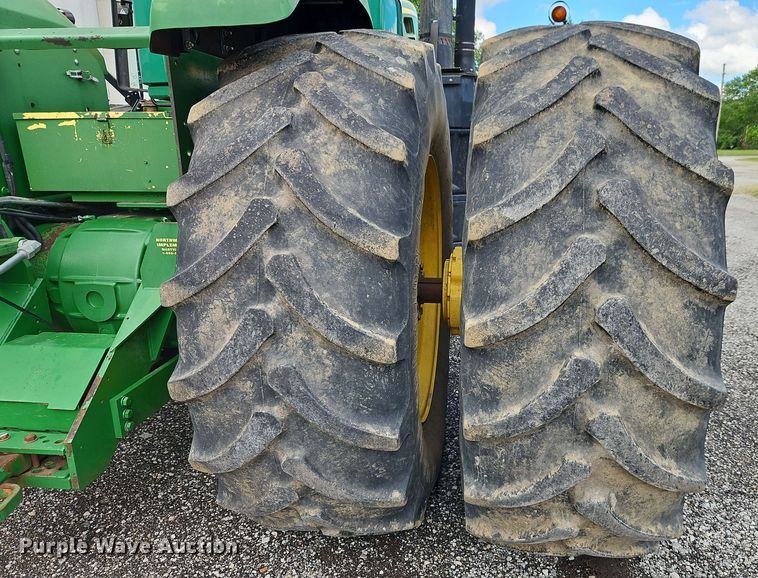 image for item EJ0030 2003 John Deere 9430 4WD tractor