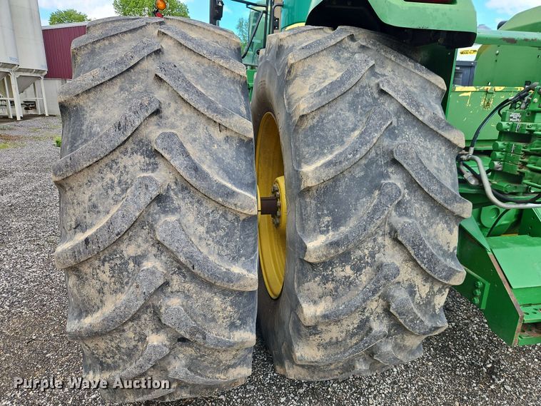 image for item EJ0030 2003 John Deere 9430 4WD tractor