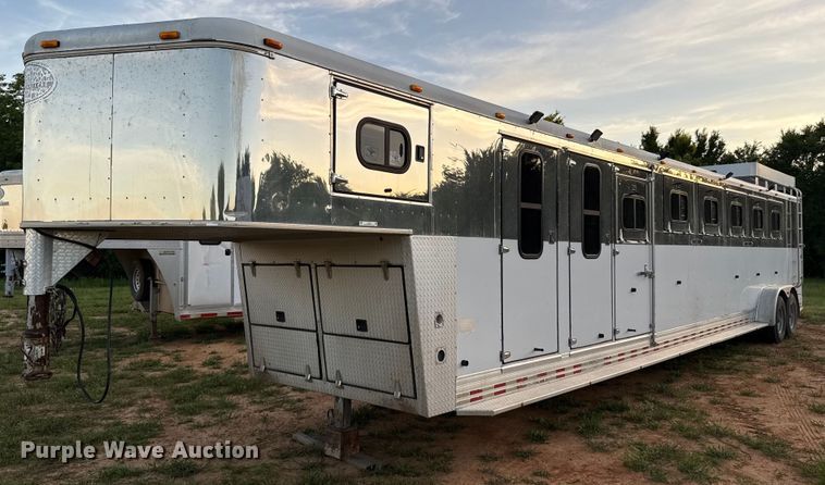 image for item EJ4555 2001 Sundowner horse trailer