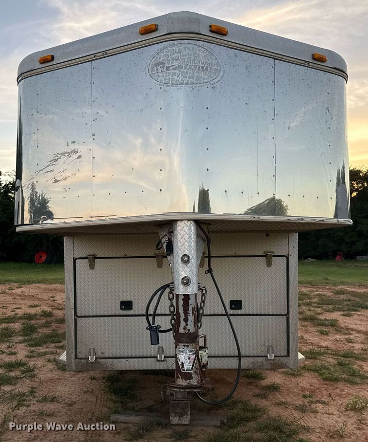 image for item EJ4555 2001 Sundowner horse trailer