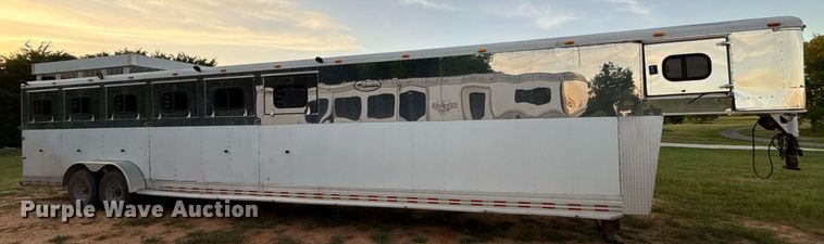 image for item EJ4555 2001 Sundowner horse trailer