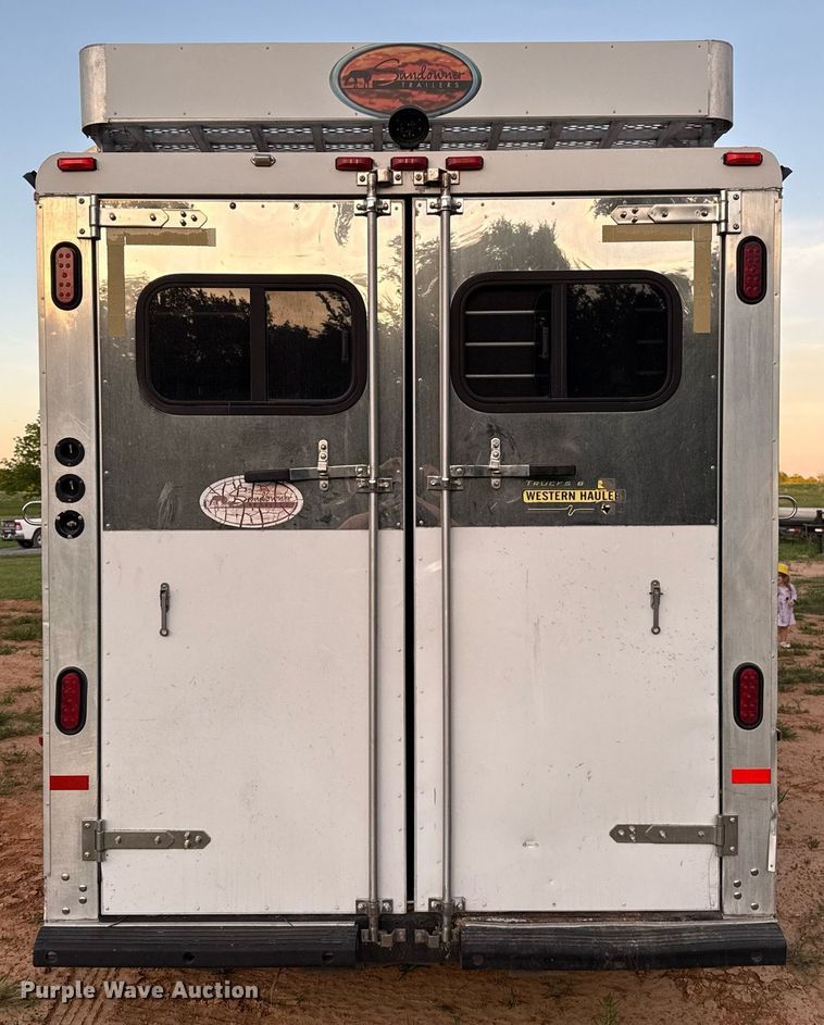 image for item EJ4555 2001 Sundowner horse trailer