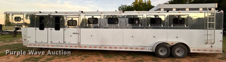 image for item EJ4555 2001 Sundowner horse trailer