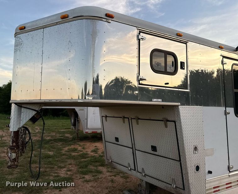 image for item EJ4555 2001 Sundowner horse trailer