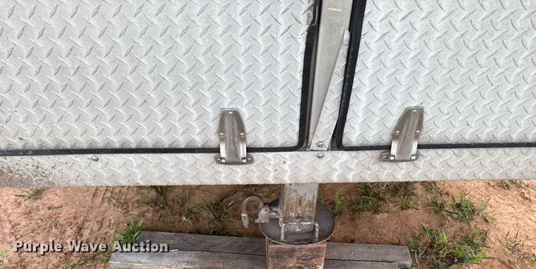 image for item EJ4555 2001 Sundowner horse trailer