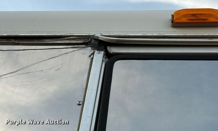 image for item EJ4555 2001 Sundowner horse trailer