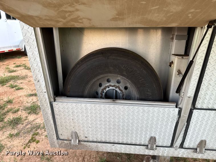 image for item EJ4555 2001 Sundowner horse trailer