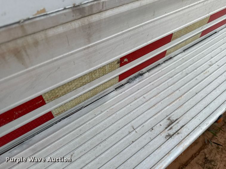 image for item EJ4555 2001 Sundowner horse trailer