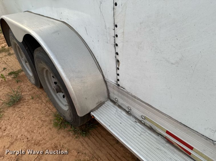 image for item EJ4555 2001 Sundowner horse trailer