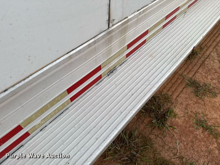 image for item EJ4555 2001 Sundowner horse trailer