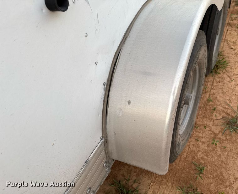 image for item EJ4555 2001 Sundowner horse trailer