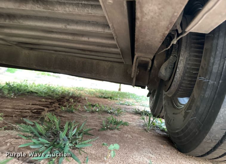 image for item EJ4555 2001 Sundowner horse trailer