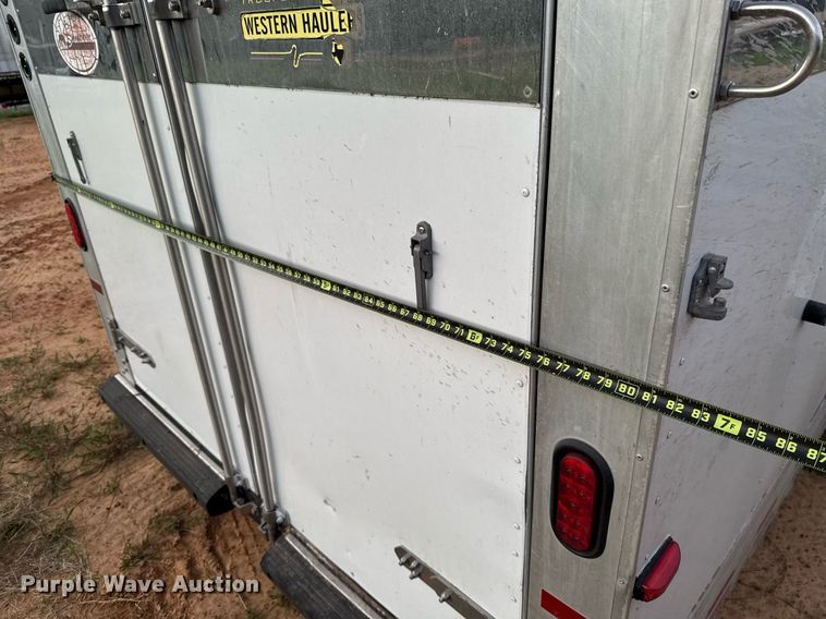 image for item EJ4555 2001 Sundowner horse trailer