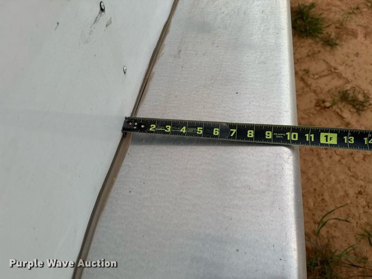 image for item EJ4555 2001 Sundowner horse trailer