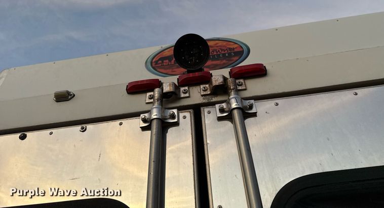 image for item EJ4555 2001 Sundowner horse trailer