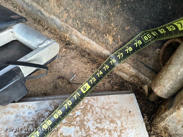 image for item EJ4555 2001 Sundowner horse trailer