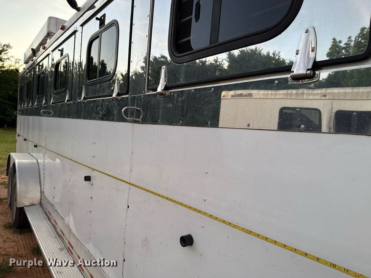 image for item EJ4555 2001 Sundowner horse trailer