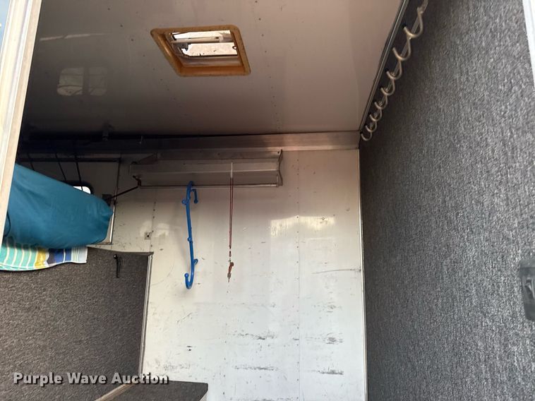 image for item EJ4555 2001 Sundowner horse trailer