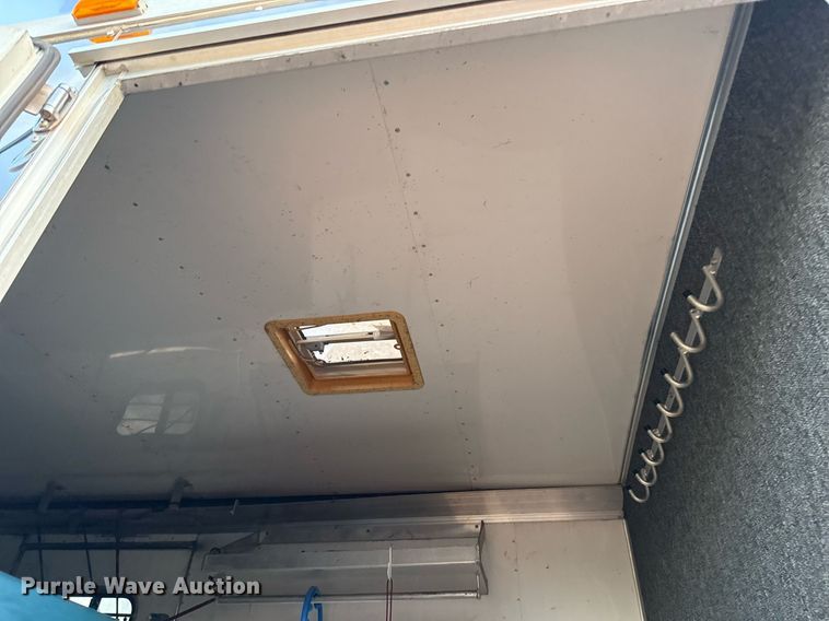 image for item EJ4555 2001 Sundowner horse trailer