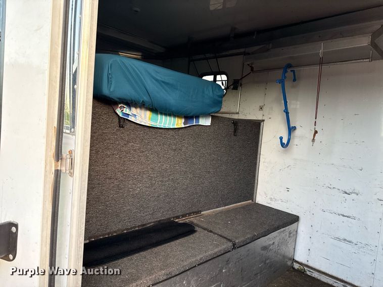 image for item EJ4555 2001 Sundowner horse trailer