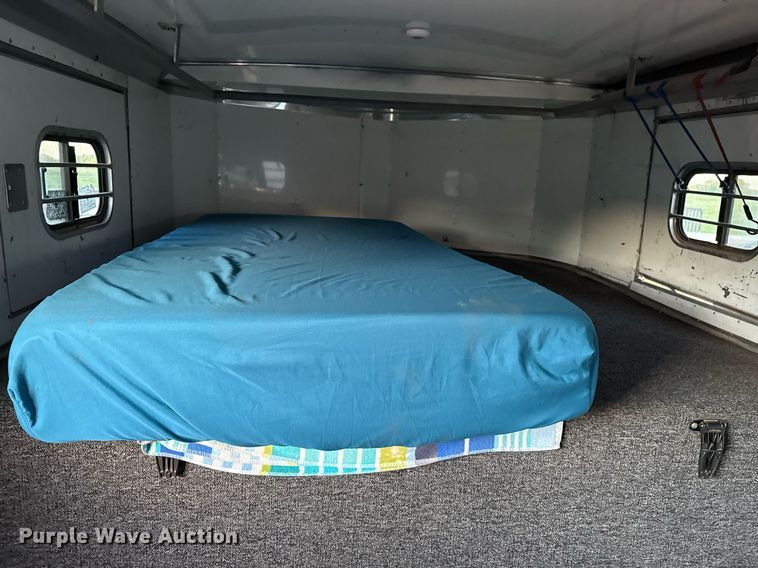 image for item EJ4555 2001 Sundowner horse trailer