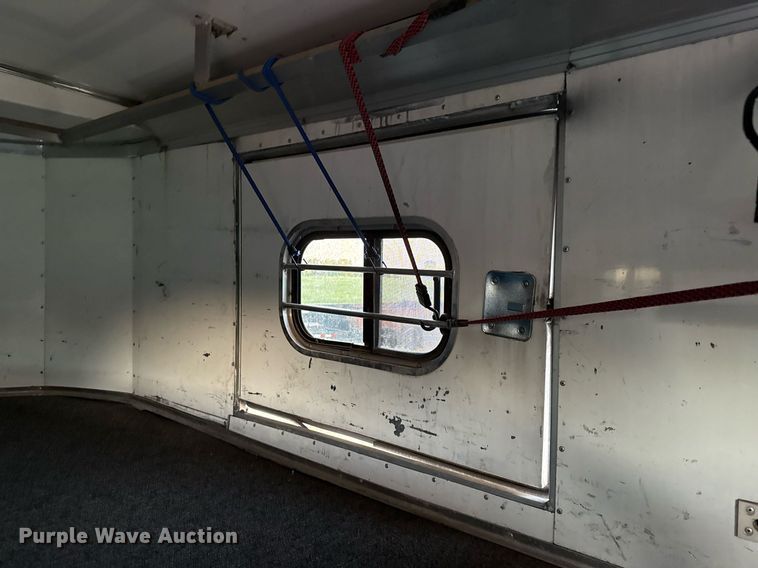 image for item EJ4555 2001 Sundowner horse trailer