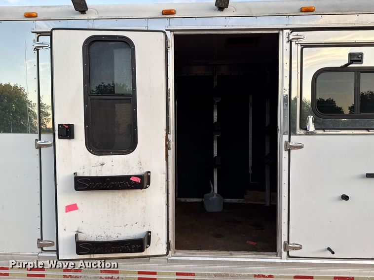 image for item EJ4555 2001 Sundowner horse trailer