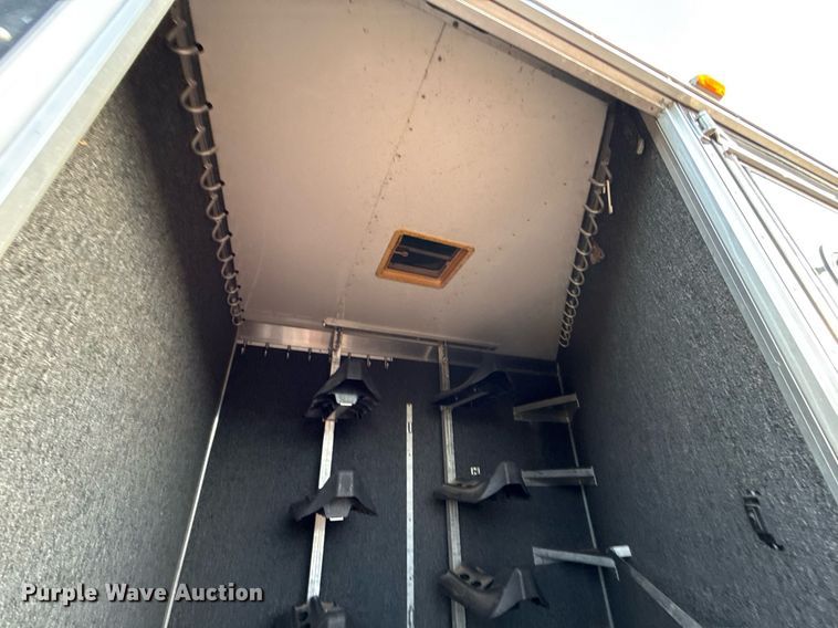 image for item EJ4555 2001 Sundowner horse trailer