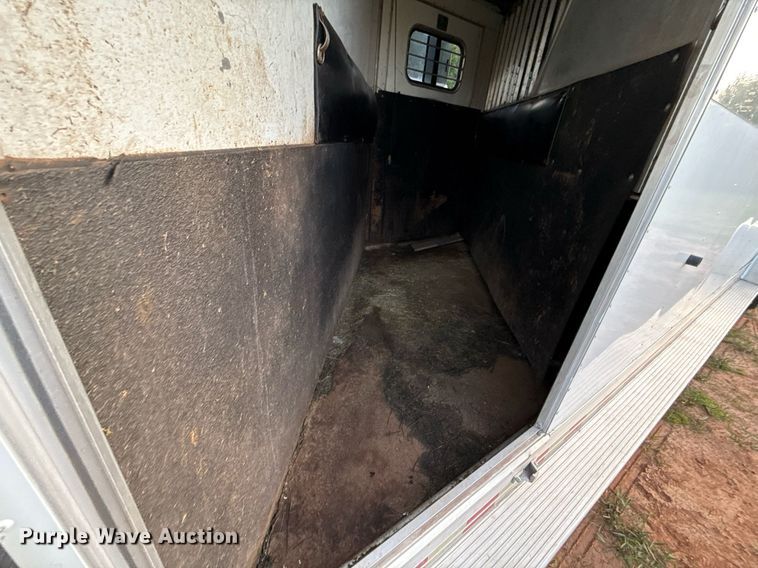 image for item EJ4555 2001 Sundowner horse trailer