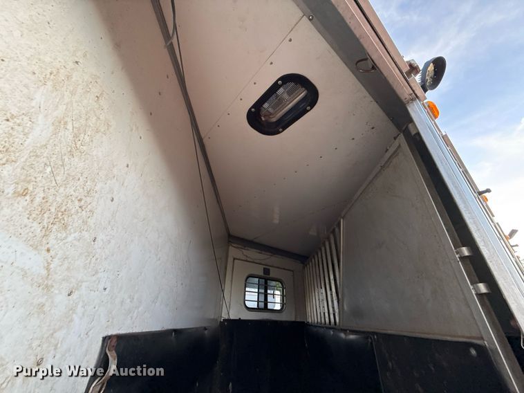 image for item EJ4555 2001 Sundowner horse trailer